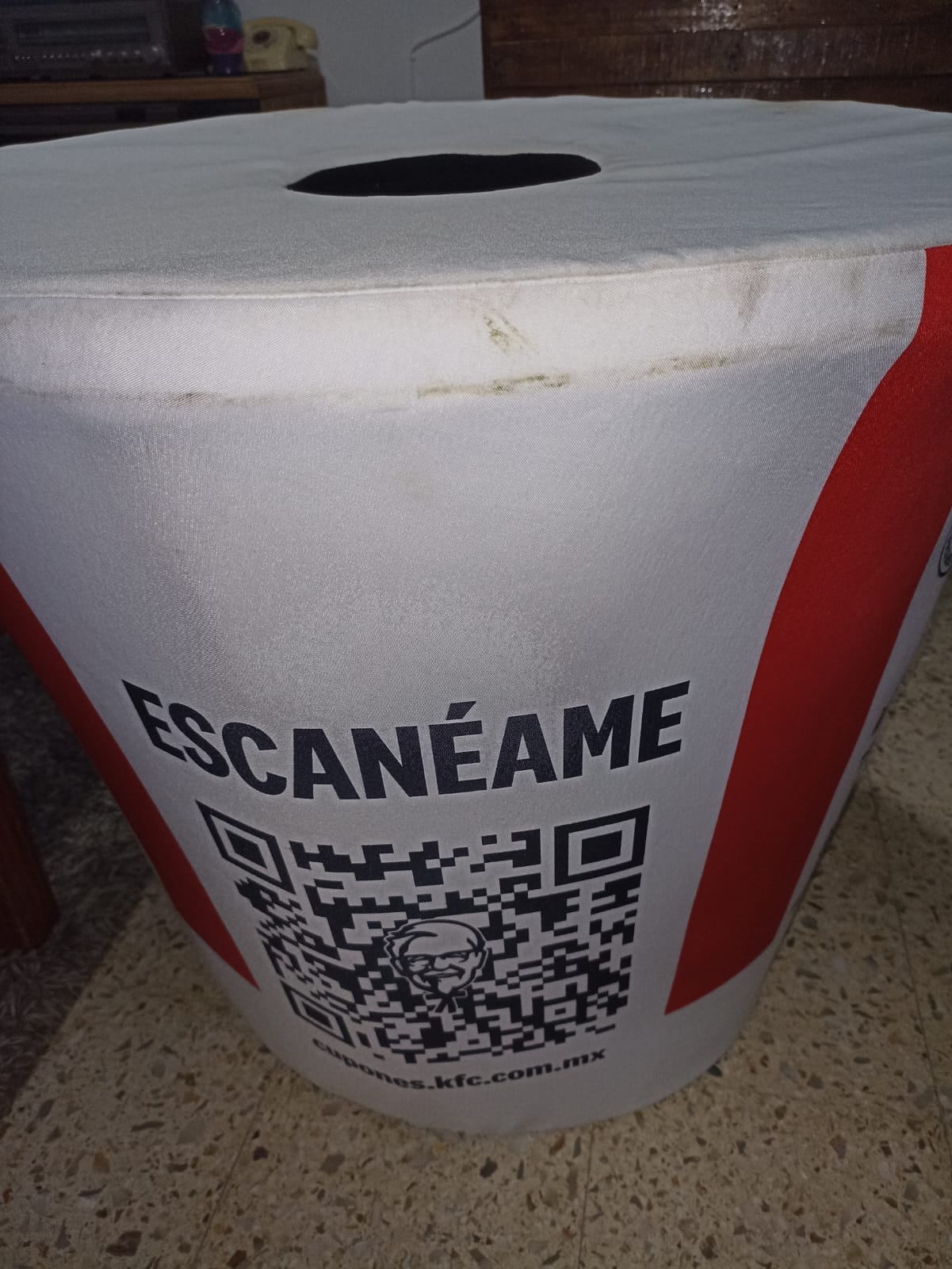 Limpieza y desinfección de botarga de KFC