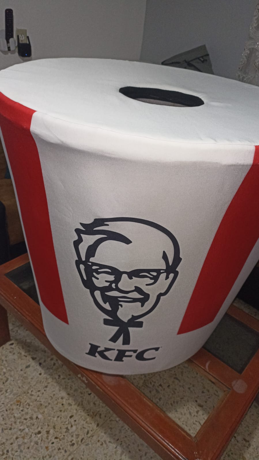 Limpieza y desinfección de botarga de KFC