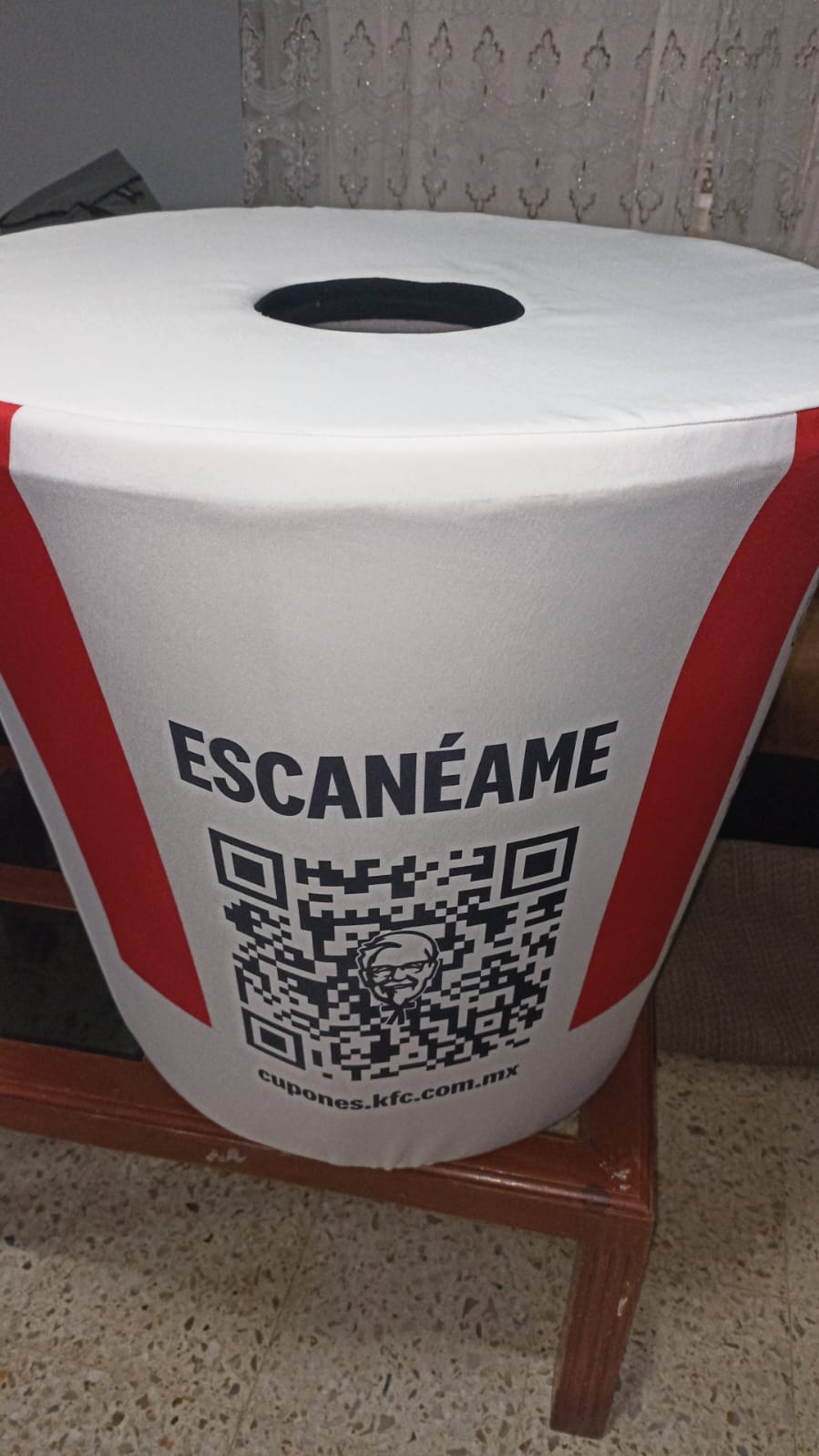 Limpieza y desinfección de botarga de KFC