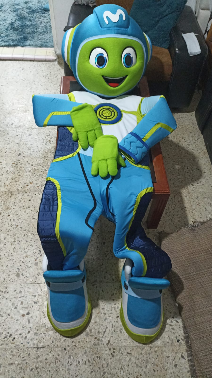 Limpieza y desinfección de botarga de Movistar